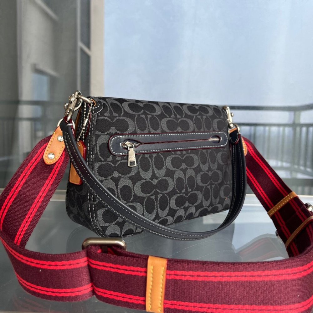 NWT Coach Soft Tabby 26 Shoulder Bag in Signature Jacquard - Picture 4 of 9